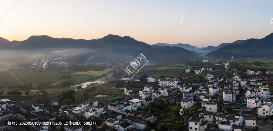 徽派古村古建筑马头墙晨曦