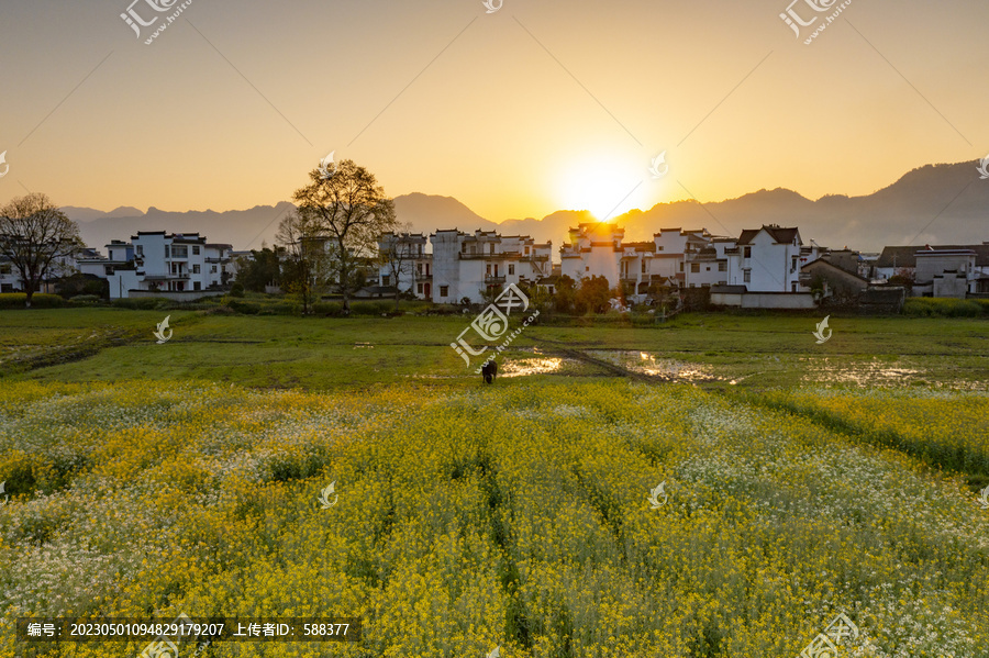 徽派古村古建筑马头墙晨曦