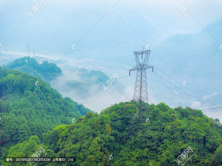 山区高压线铁塔