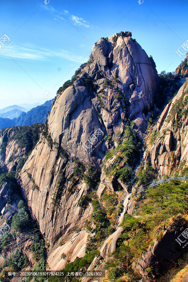 黄山风景层峦叠嶂