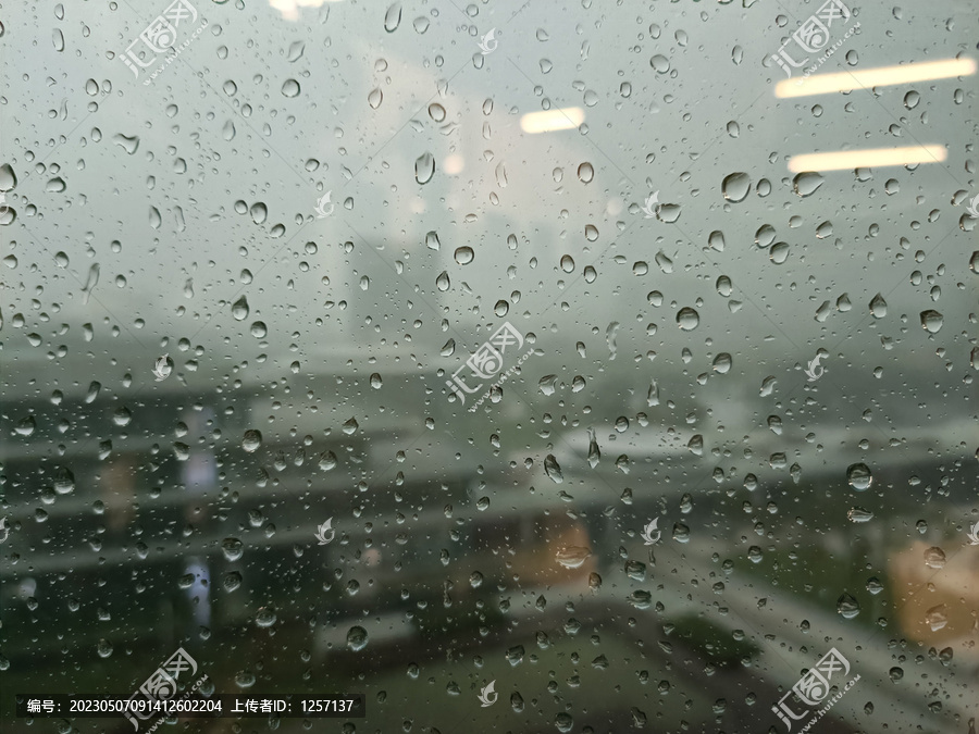 玻璃雨珠