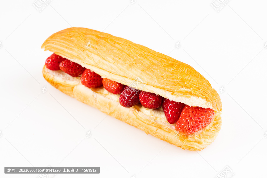 草莓夹心面包