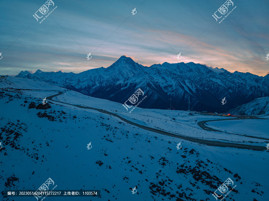 子梅垭口观看贡嘎雪山