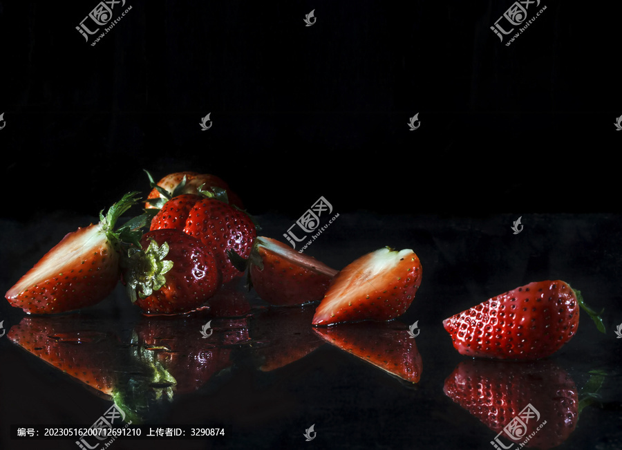 新鲜的红色的好吃的草莓