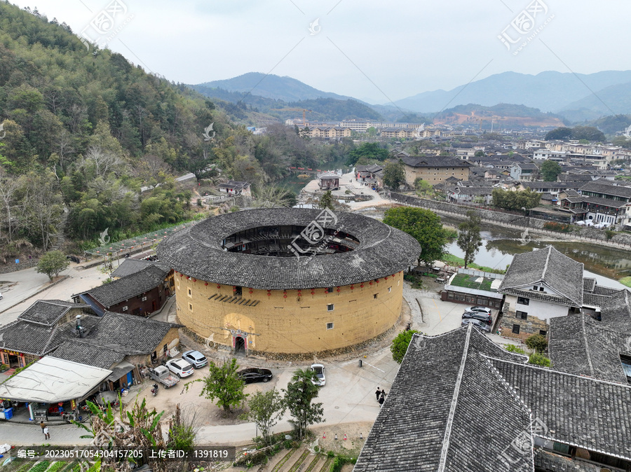 航拍福建土楼云水谣翠美楼