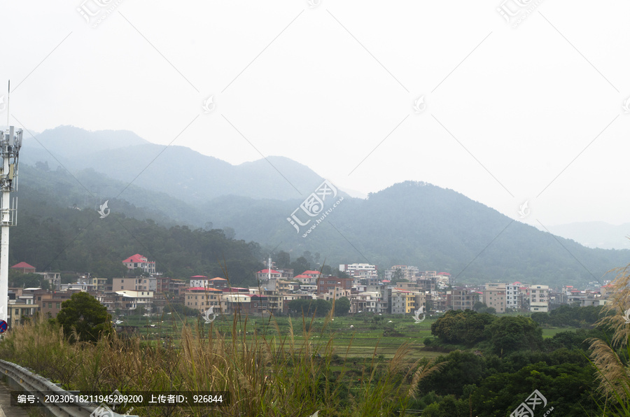 山脚下的村镇