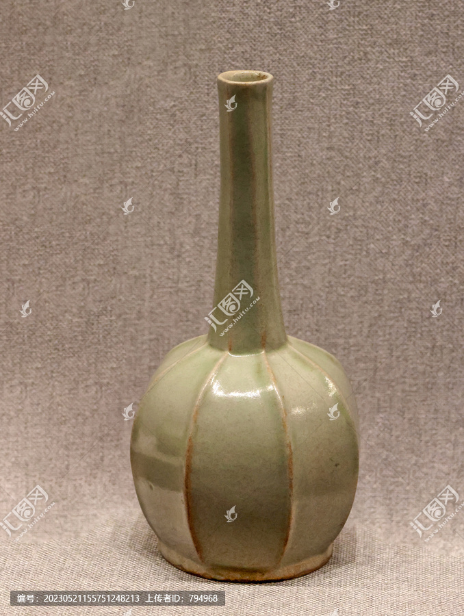 唐代越窑秘色瓷八棱净瓶