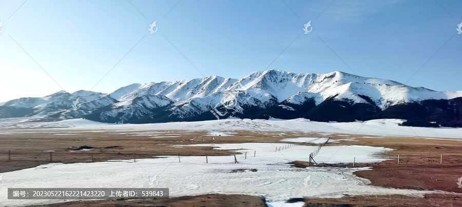 天山雪景