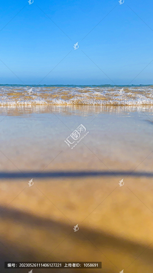 海浪海水蓝天沙滩