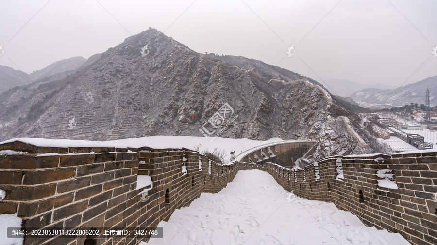 冰雪中的水长城