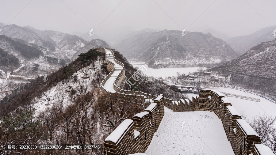 冰雪中的水长城