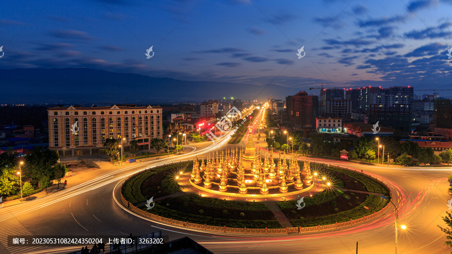 天龙街上佛塔夜景