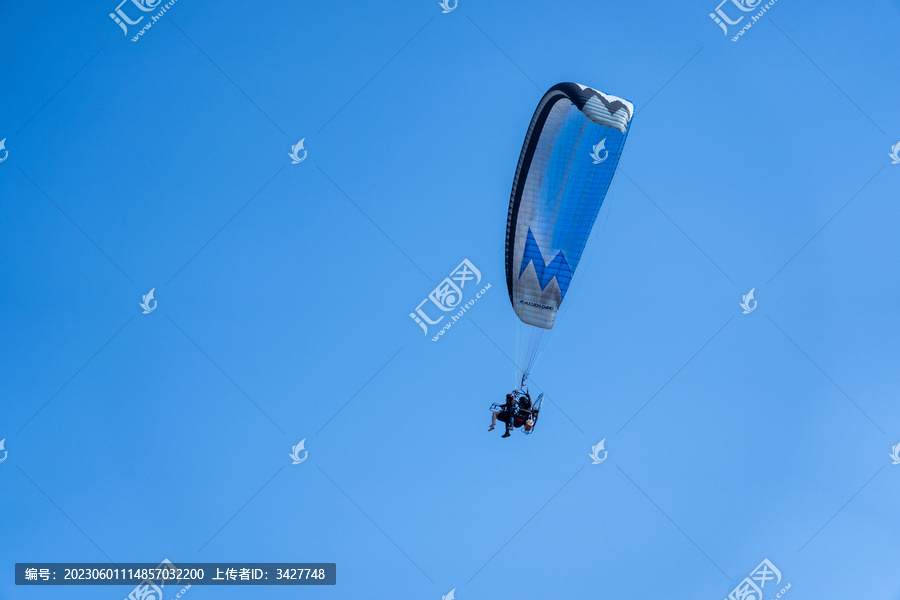南戴河海滩滑翔伞