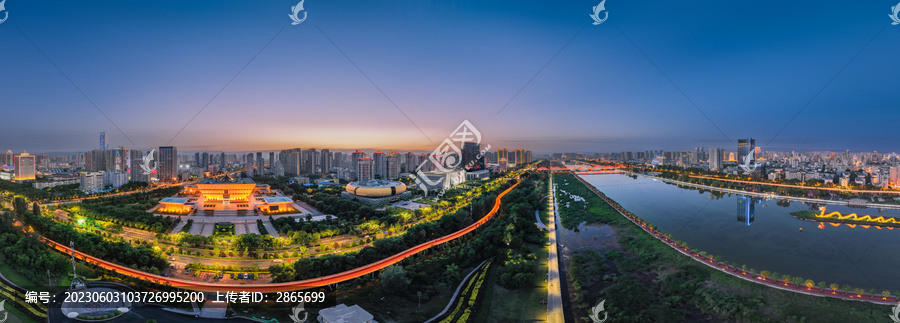 山西太原汾河岸边城市夜景