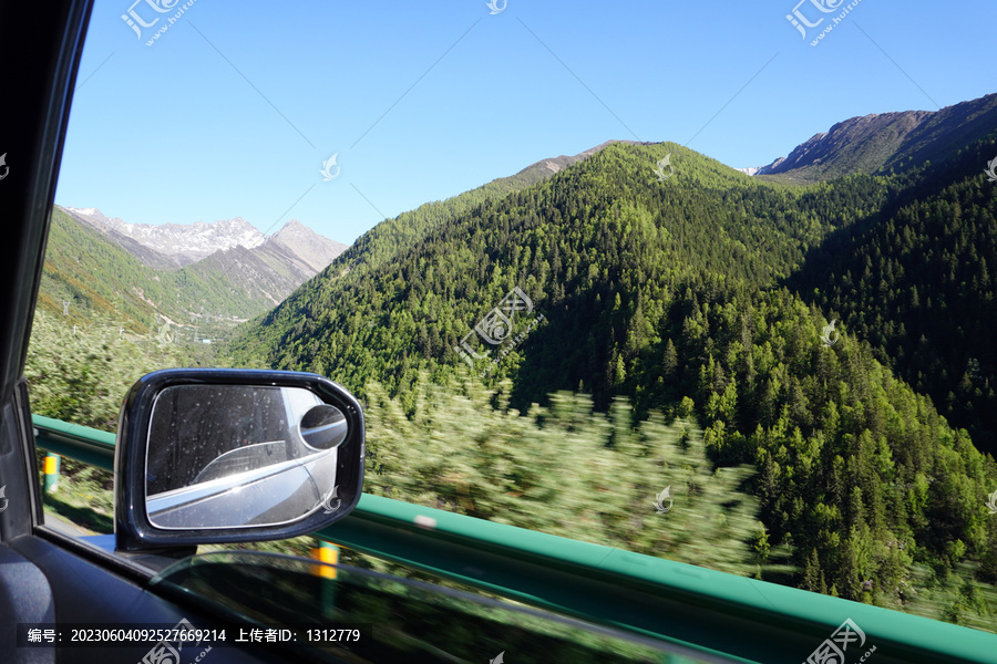 四姑娘山车外风景