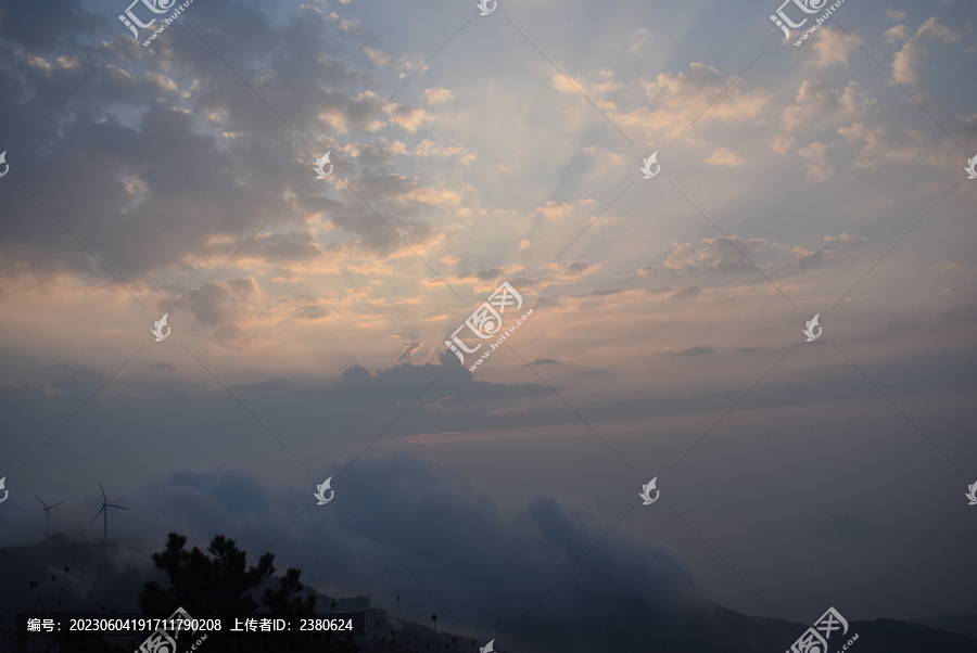 湖北九宫山日出之时