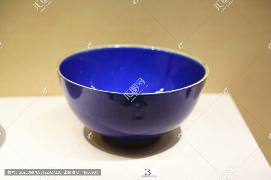 祭蓝釉碗