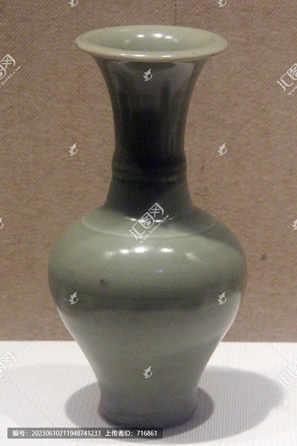 元龙泉窑青瓷瓶