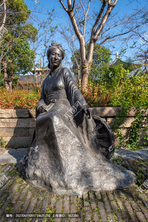 广富林遗址公园人物雕像