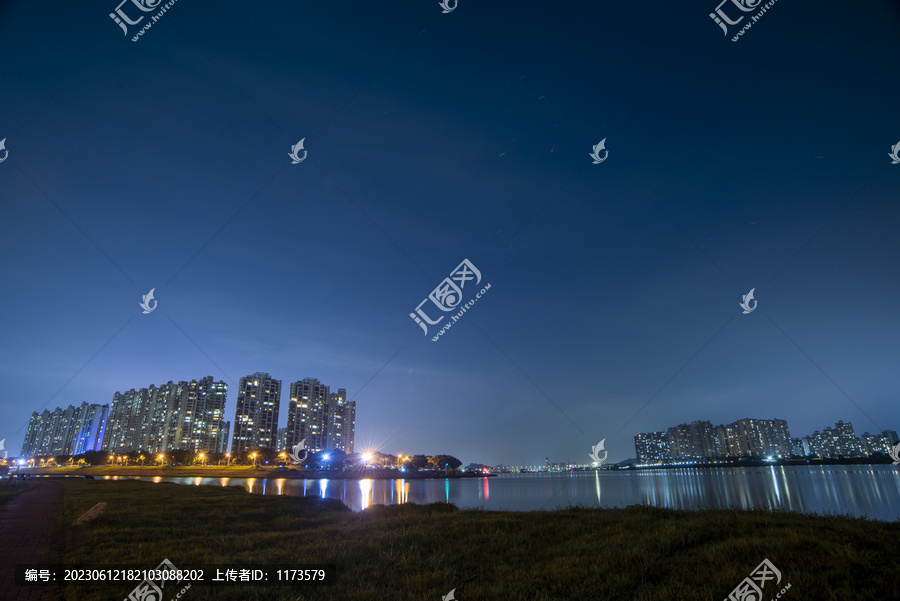 城市夜晚江景