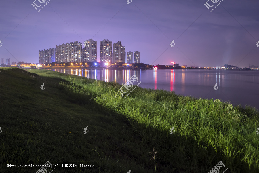 城市夜晚江景