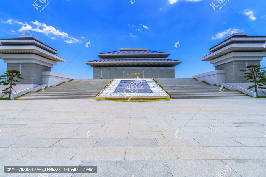 青州博物馆前的广场石板地面