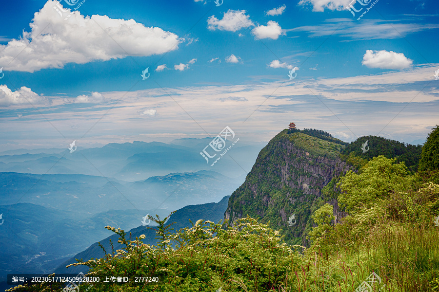 峨眉山万佛顶与万佛阁