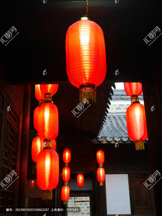 传统建筑红灯笼