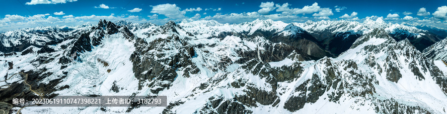 西藏察隅雄珠拉垭口雪山美景