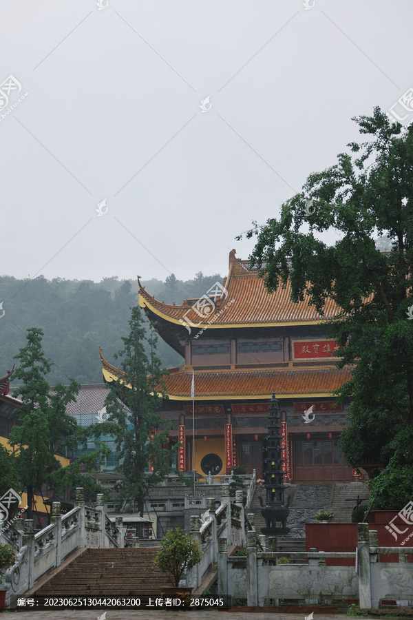 雨后无锡华藏寺