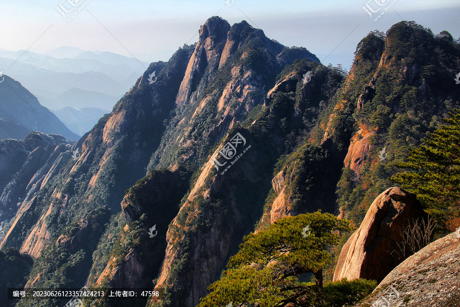 黄山山峦叠嶂