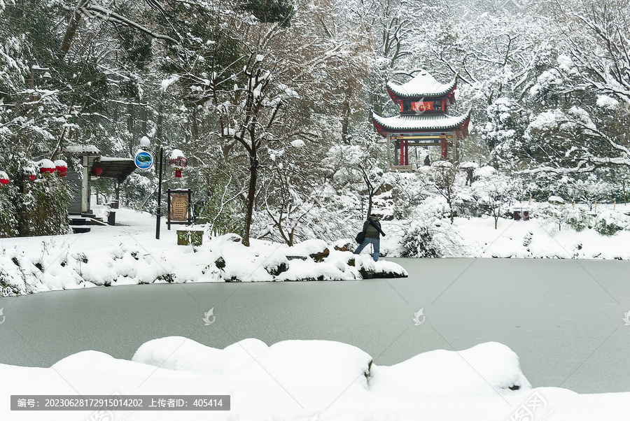 冬天雪景的爱晚亭