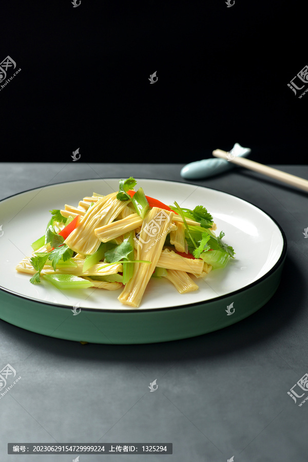 香菜拌腐竹