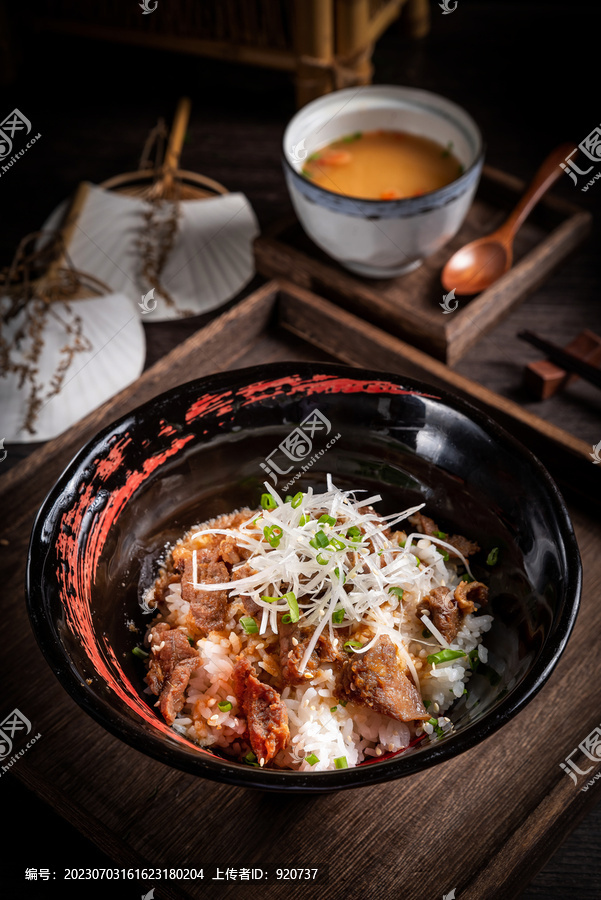 铁板牛肉定食