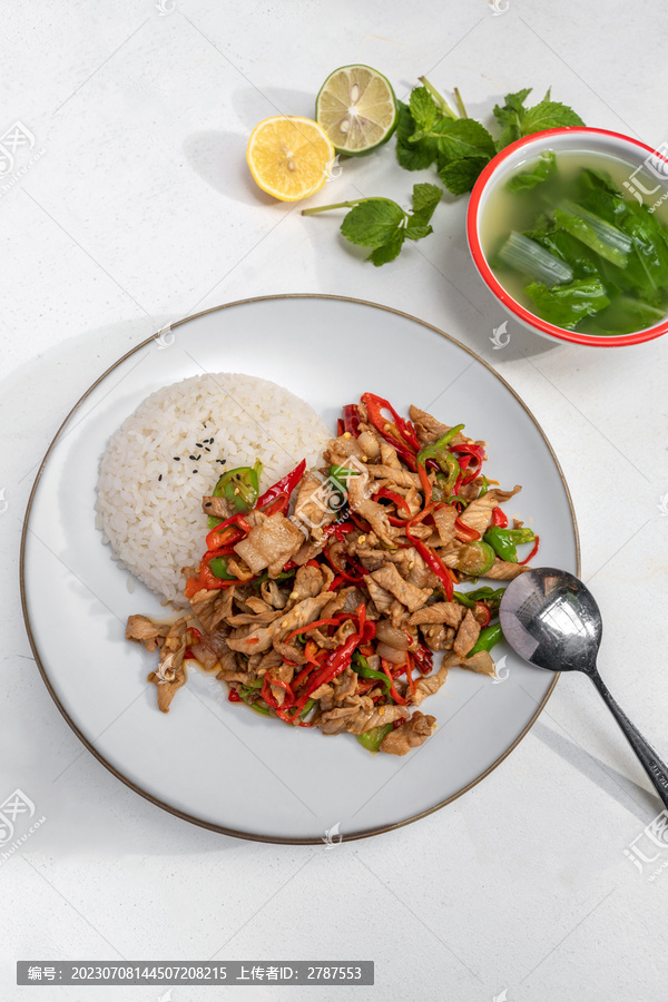 青椒炒肉盖饭