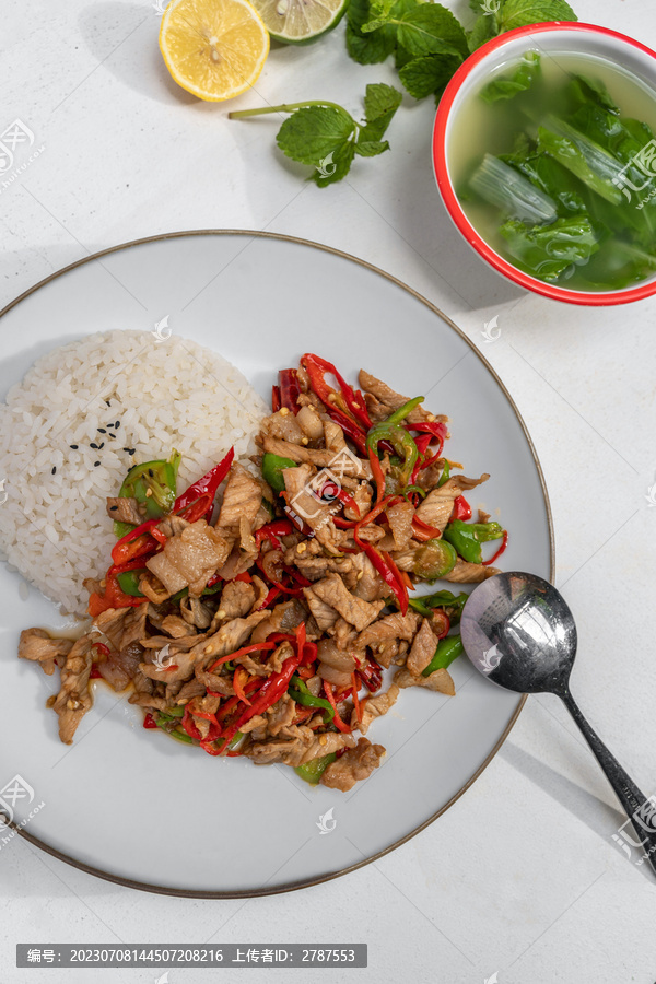 青椒炒肉盖饭