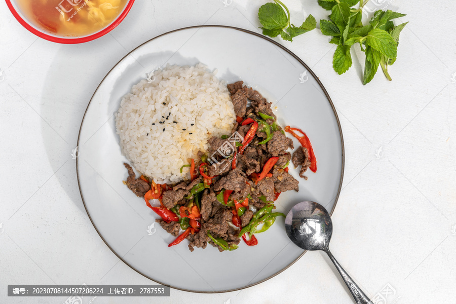 青椒牛肉盖饭