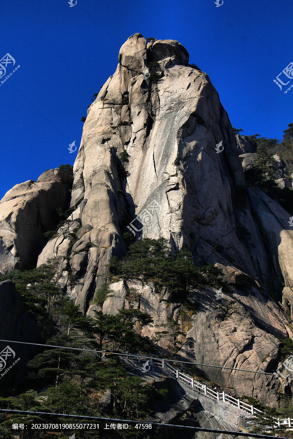 黄山怪石嶙峋