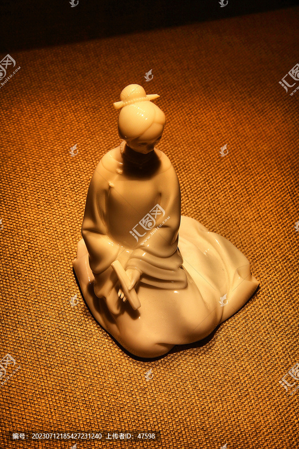 中国古典女子坐像
