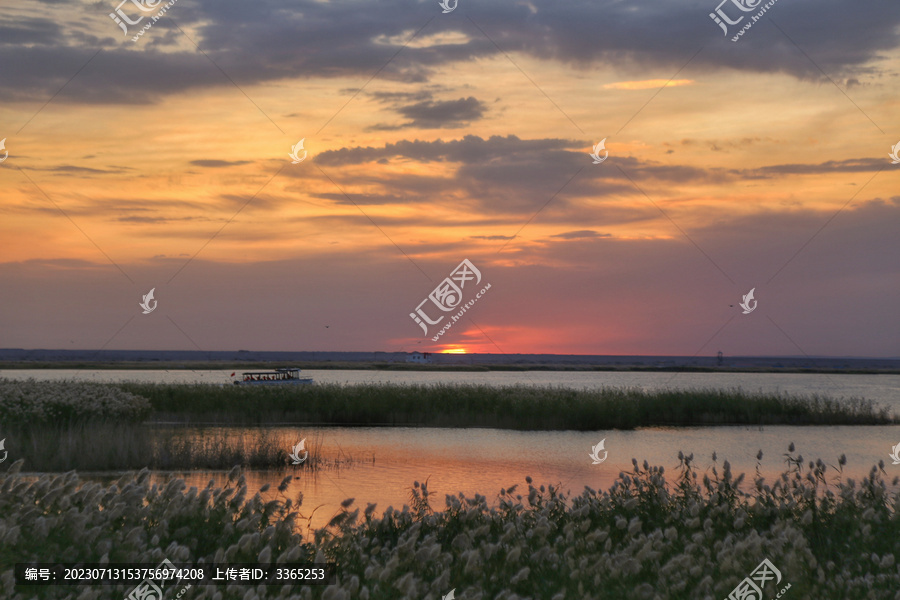 居延海的日出