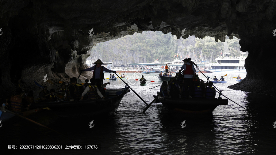 下龙湾穿洞