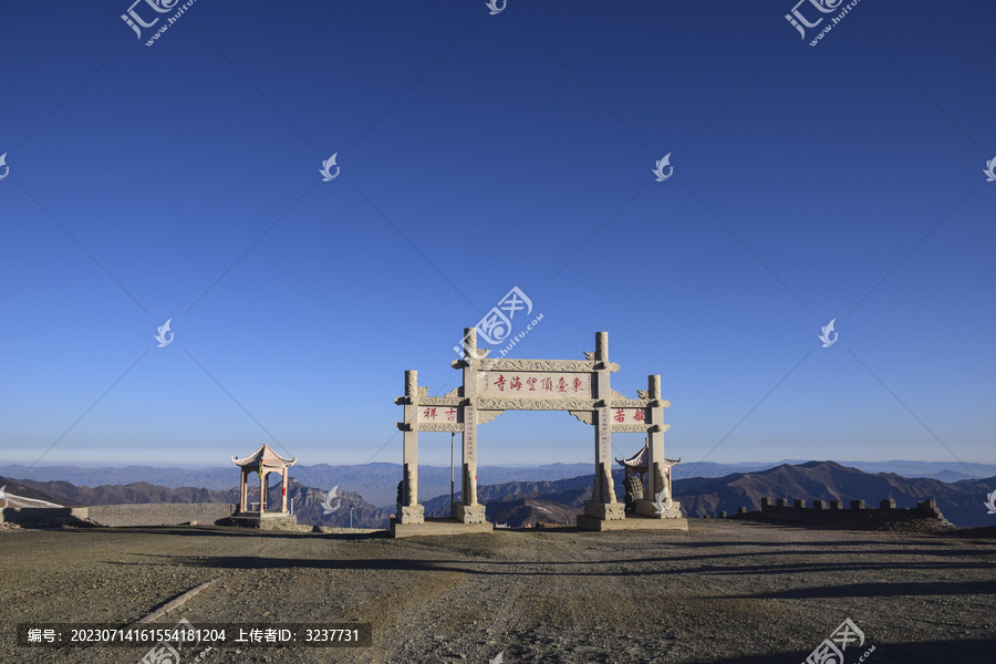 山西五台山山门牌坊