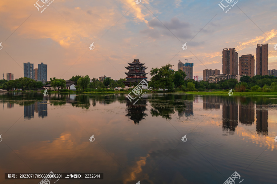 武汉紫阳公园夏天的晚霞