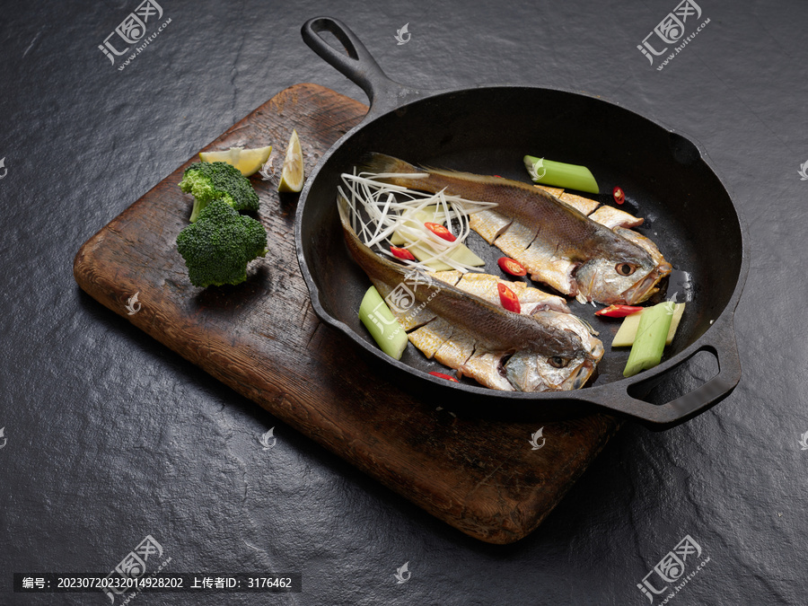 小黄鱼与配菜