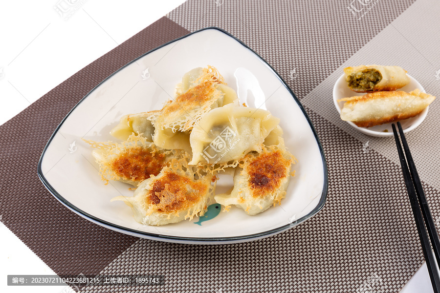 酸菜肉末馅冰花煎饺