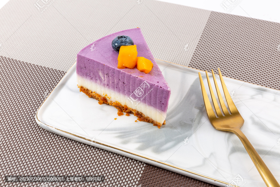 酸奶蓝莓慕斯蛋糕