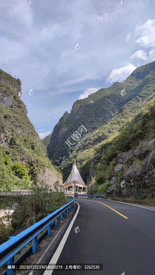 深山里的路