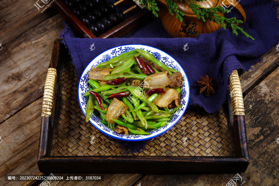 五花肉炒四季豆