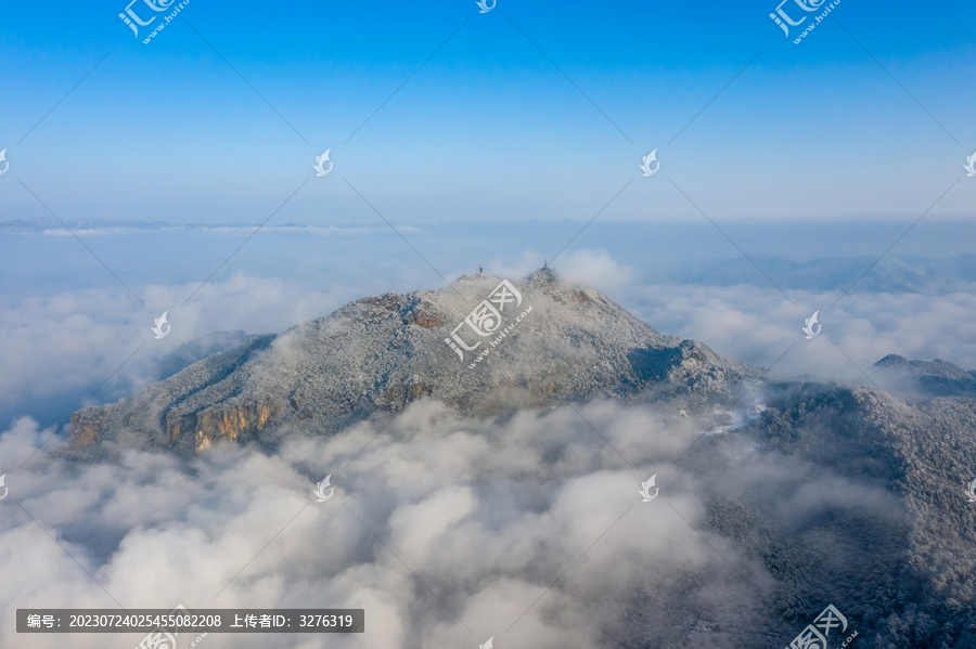 高山雾凇云海雪景