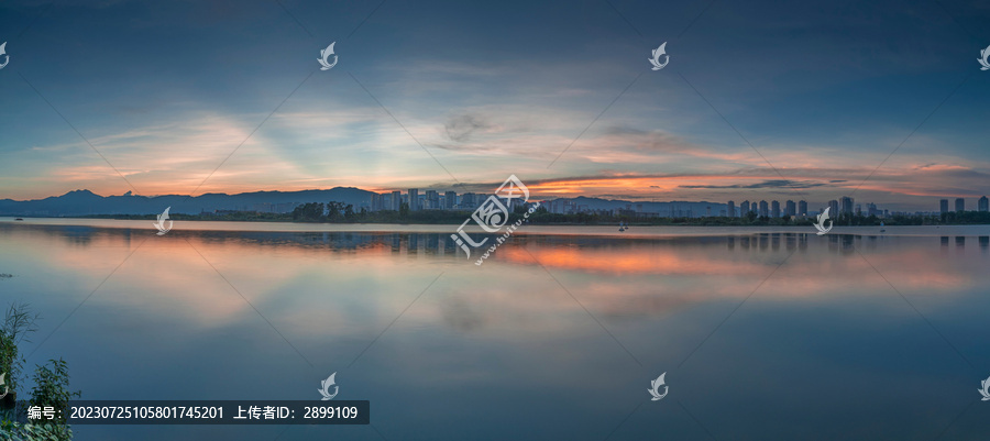 昆明日落晚霞水面光影城市风景